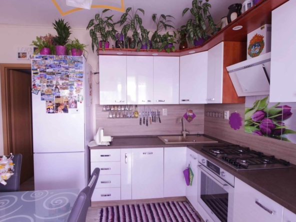 Exkluzívne na predaj 2-izbový byt s balkónom v blízkosti lesoparku Trenčiansky kraj