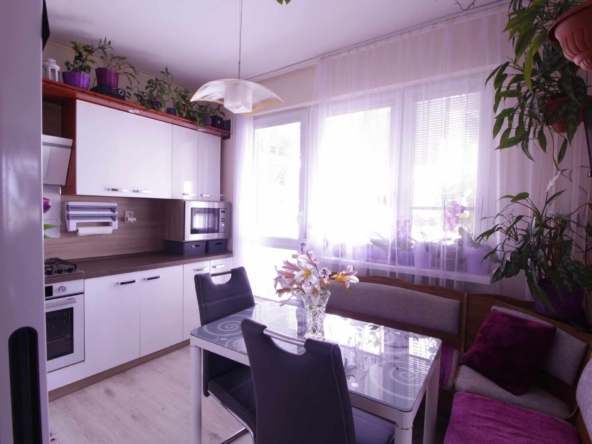 Exkluzívne na predaj 2-izbový byt s balkónom v blízkosti lesoparku Trenčiansky kraj